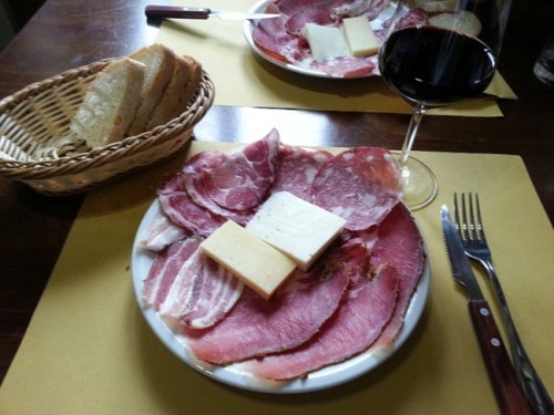 Tagliere di affettati a Magliano in Toscana