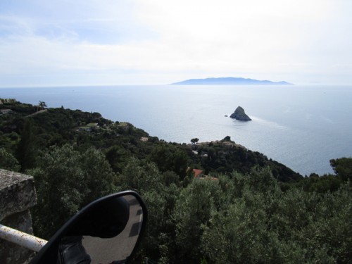 Argentario, belvedere; isola Argentarola, sullo sfondo isola del Giglio e Giannutri